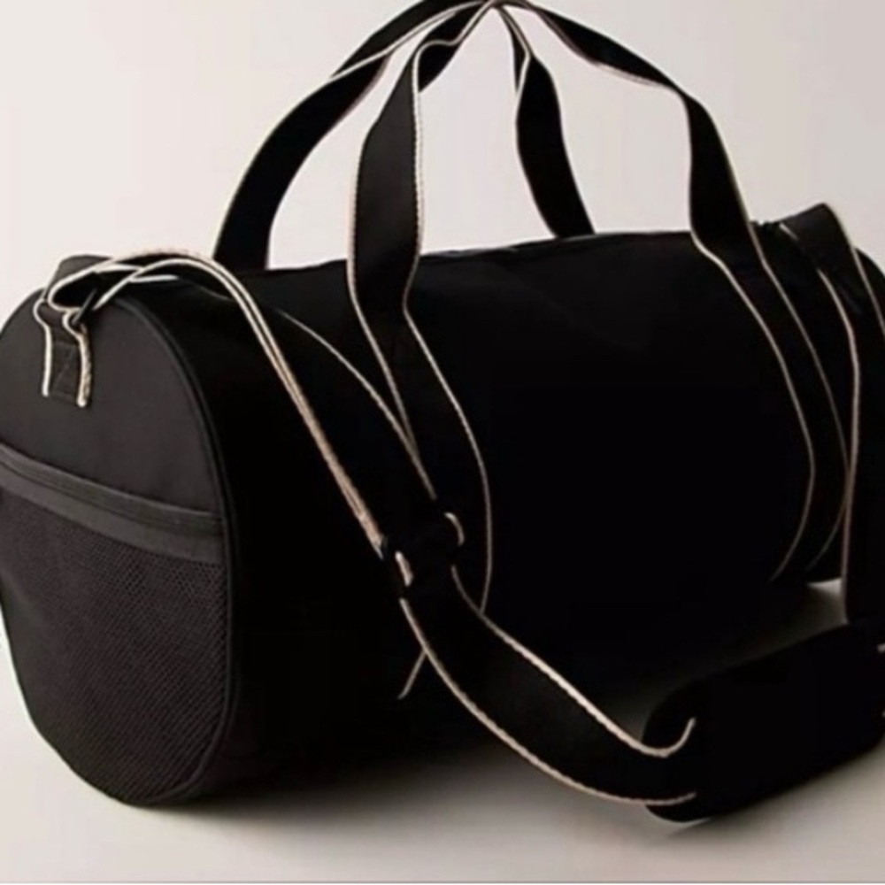 ‼️SOLD‼️ FREE PEOPLE Free People Movement Good Sport Duffle Bag - Picture 2 of 5
